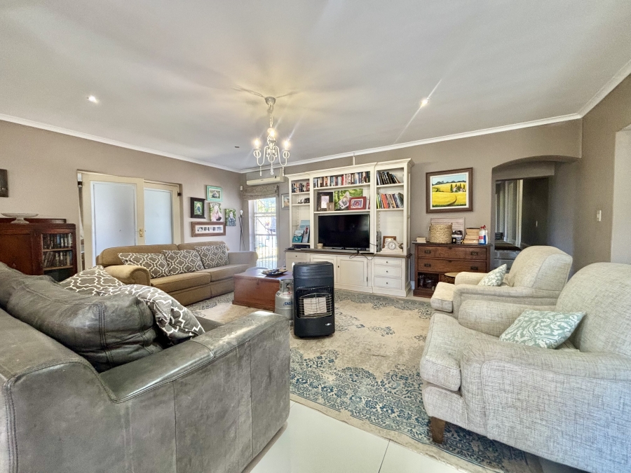 5 Bedroom Property for Sale in Vierlanden Western Cape